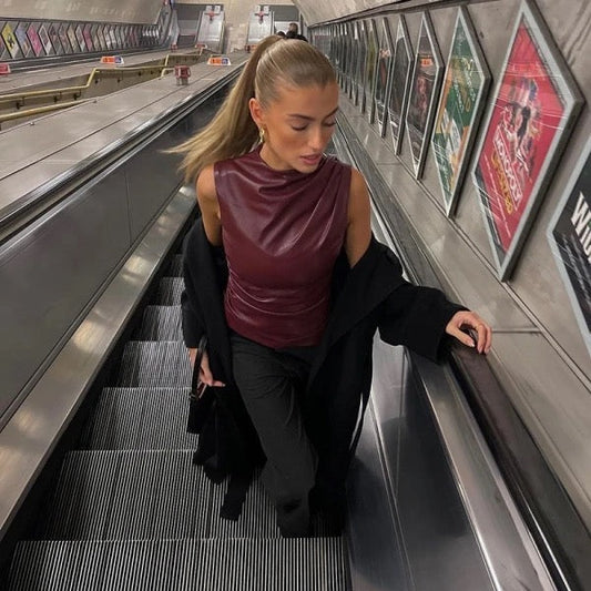 Xenia Vegan Leather Top™ – dames top in vegan leren look, luxe en trendy fashion piece van Becker’s Amsterdam