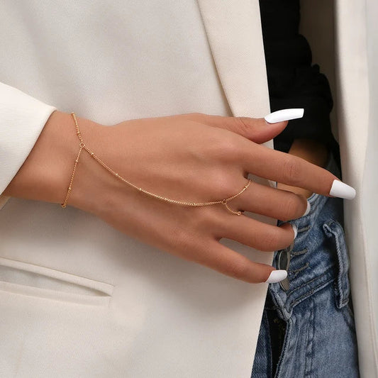 Emily Gold-Handkettenarmband mit Ring und verstellbarem Verschluss | Beckers Amsterdam