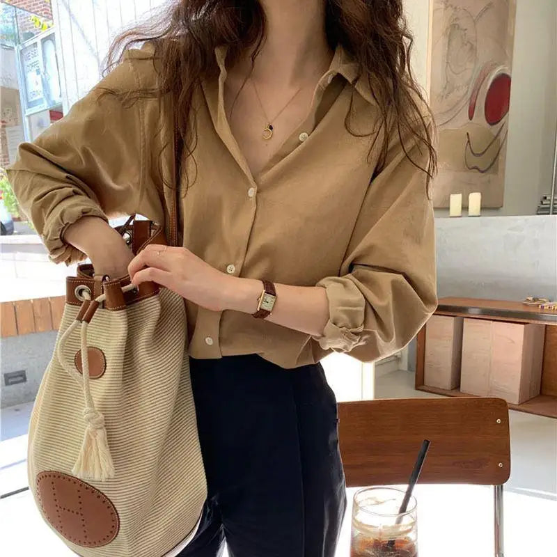Seraphine Lumière Bluse – elegant damebluse i satenglook med knappelukking og flytende passform