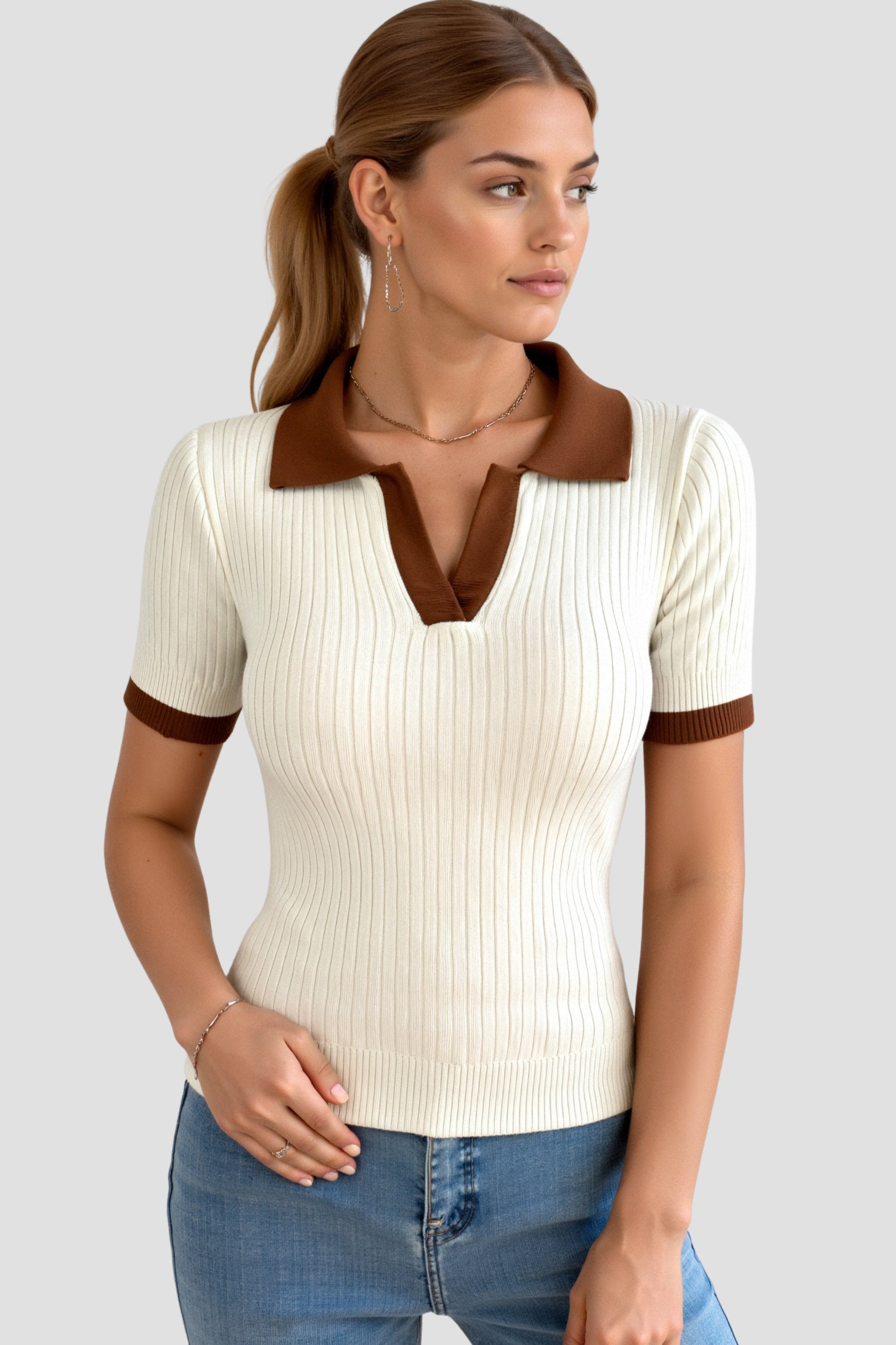 knitted women's polo top with color block design and ribbed collar from Beckers Amsterdam