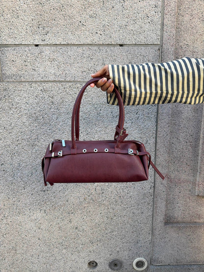 Rosina™ Umhängetasche – Weinrote Umhängetasche mit Metallknöpfen | Becker's Amsterdam