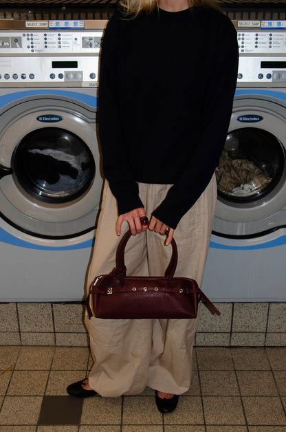 Rosina™ Umhängetasche – Weinrote Umhängetasche mit Metallknöpfen | Becker's Amsterdam