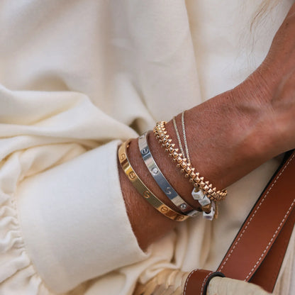 Kaíró Screw Bangle - Unisex Metal Bangle með lúxus skrúfum smáatriðum | Amsterdam Becker
