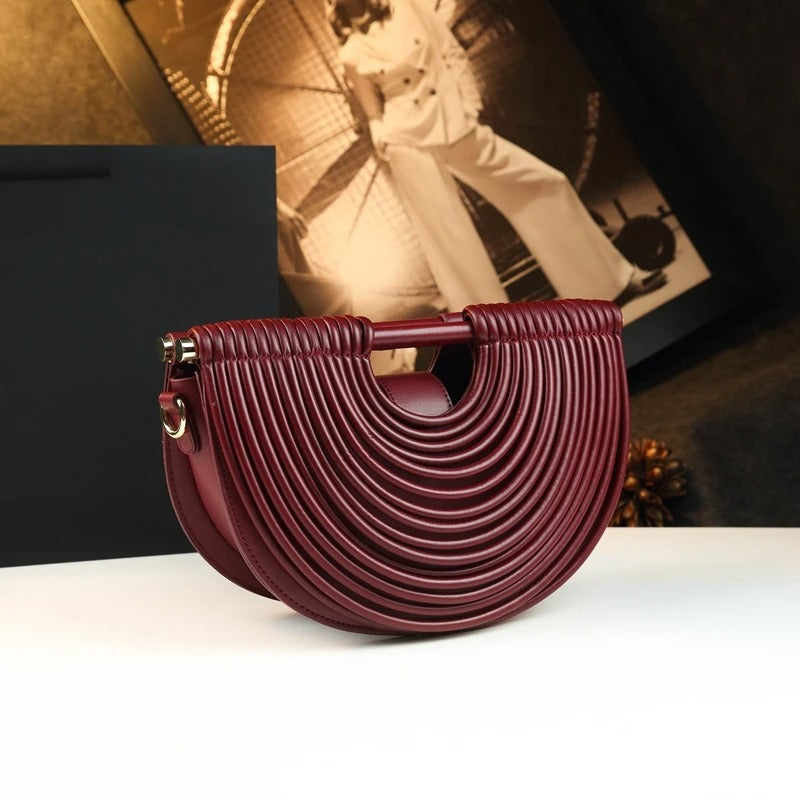 Liravelle Handbag van Becker’s Amsterdam – elegante dameshandtas van vegan leer met gouden details en tijdloos design