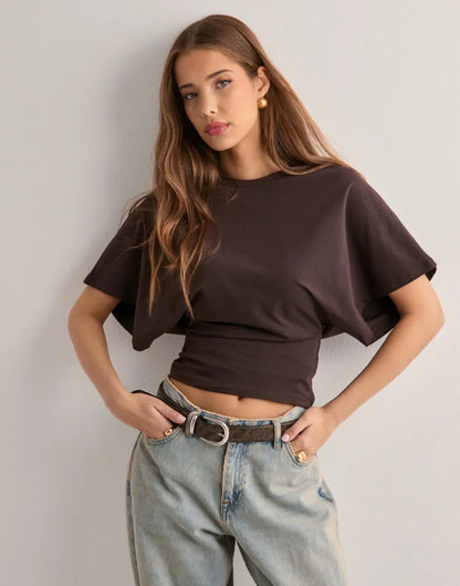 Flirty Flow Tee™ – dames T-shirt met swingende wijde mouwen, comfy fit en speelse look van Becker’s Amsterdam