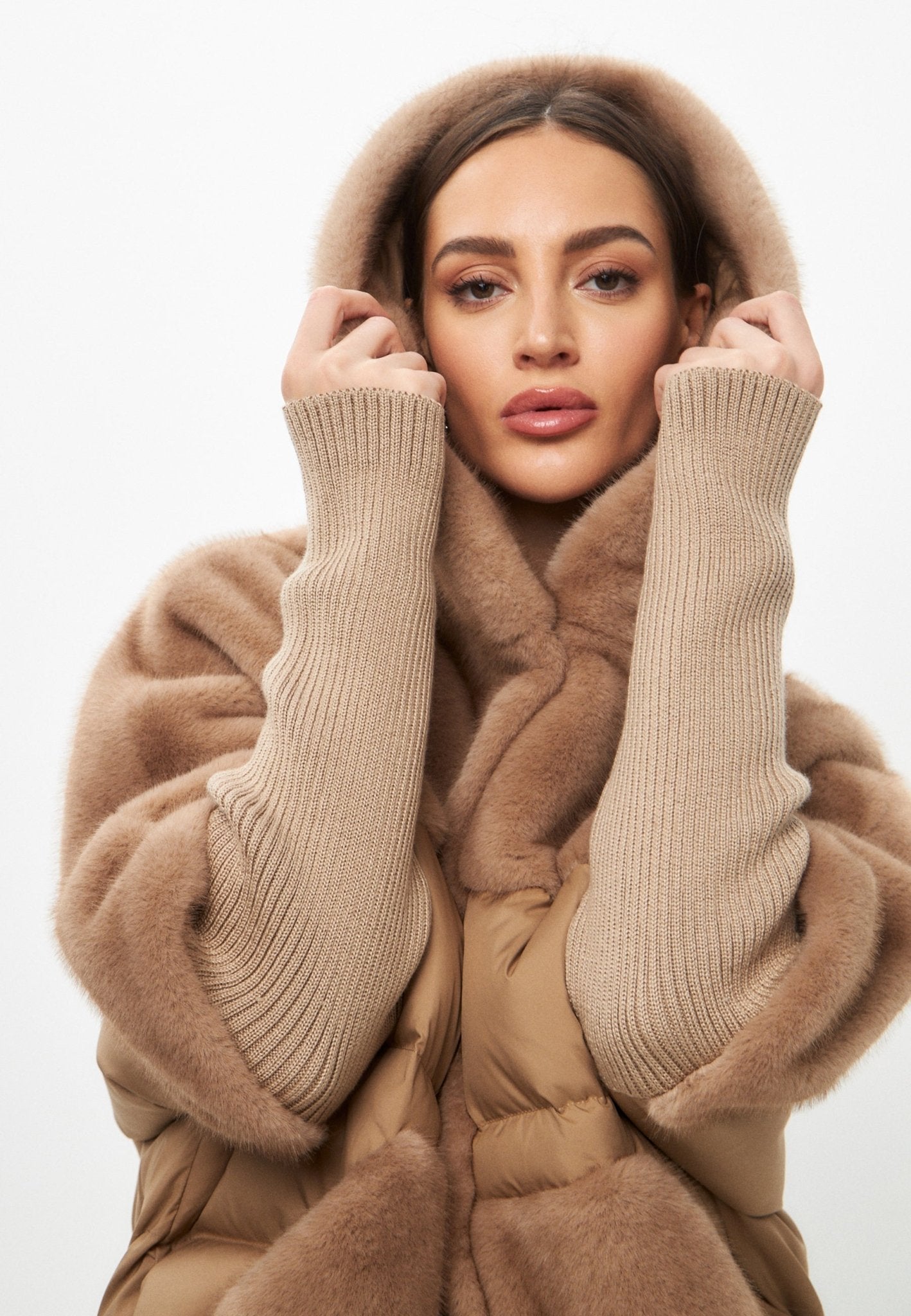 Serene Taupe Fur Coat™ – oversized beige faux fur jas dames, warme textuur