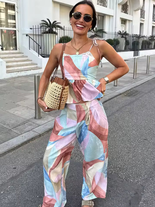 Zomerse pastel damesset met peplum top en wijde palazzo-broek in abstracte pastelprint van Becker's Amsterdam