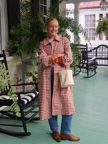 Eloise Check Trenchcoat – rood-witte geruite dames retro trenchcoat met riem en dubbele knoopsluiting