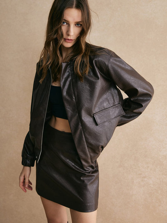 Sable chestnut vegan odinė striukė – moteriška kaštonų rudos spalvos veganiška odinė striukė, madinga laisvalaikio išvaizda, vaizdas iš priekio