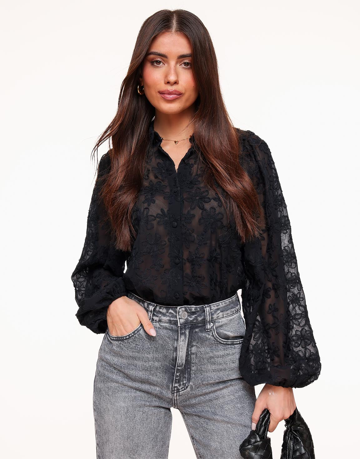 Vianne floral sheer blouse – dames transparante zwarte blouse met bloemenpatroon, elegant en chic