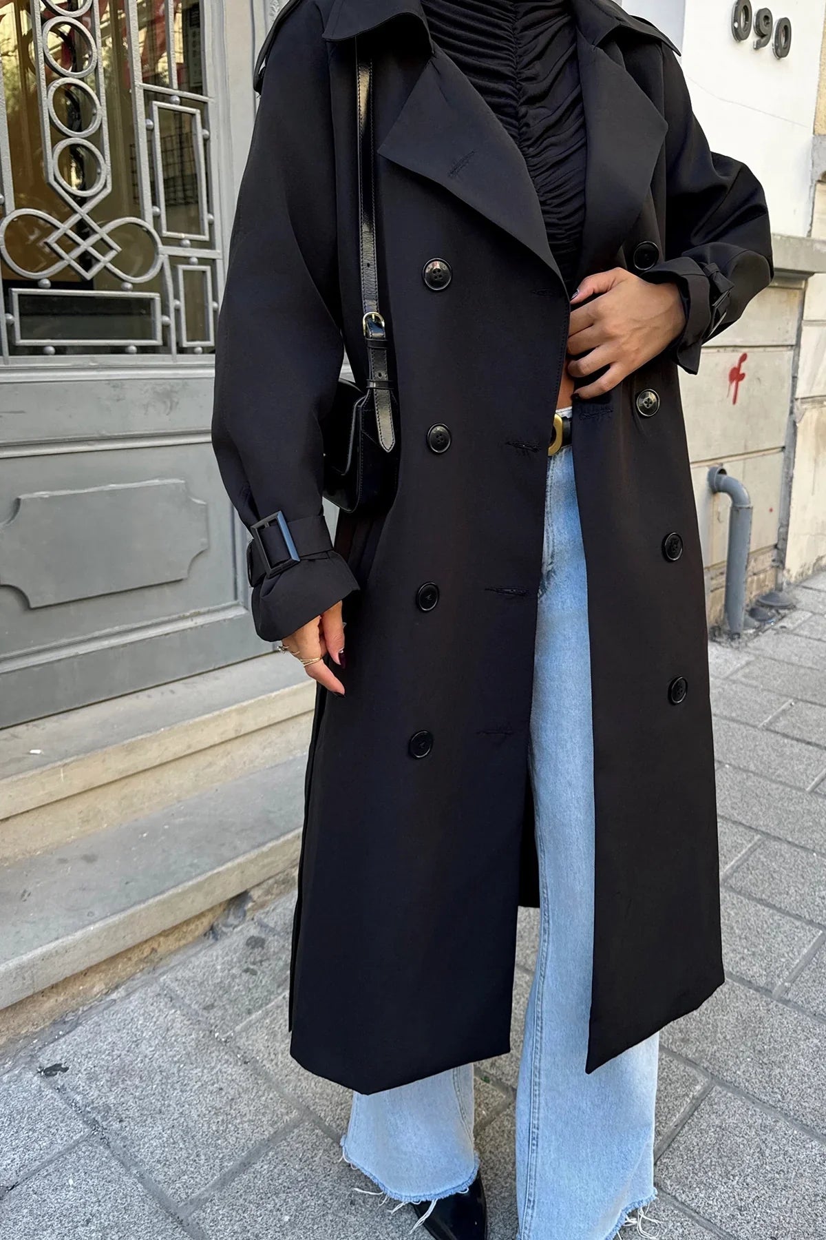 Langer schwarzer Trenchcoat – Klassisches und elegantes Design | Zeitloser Damenmantel