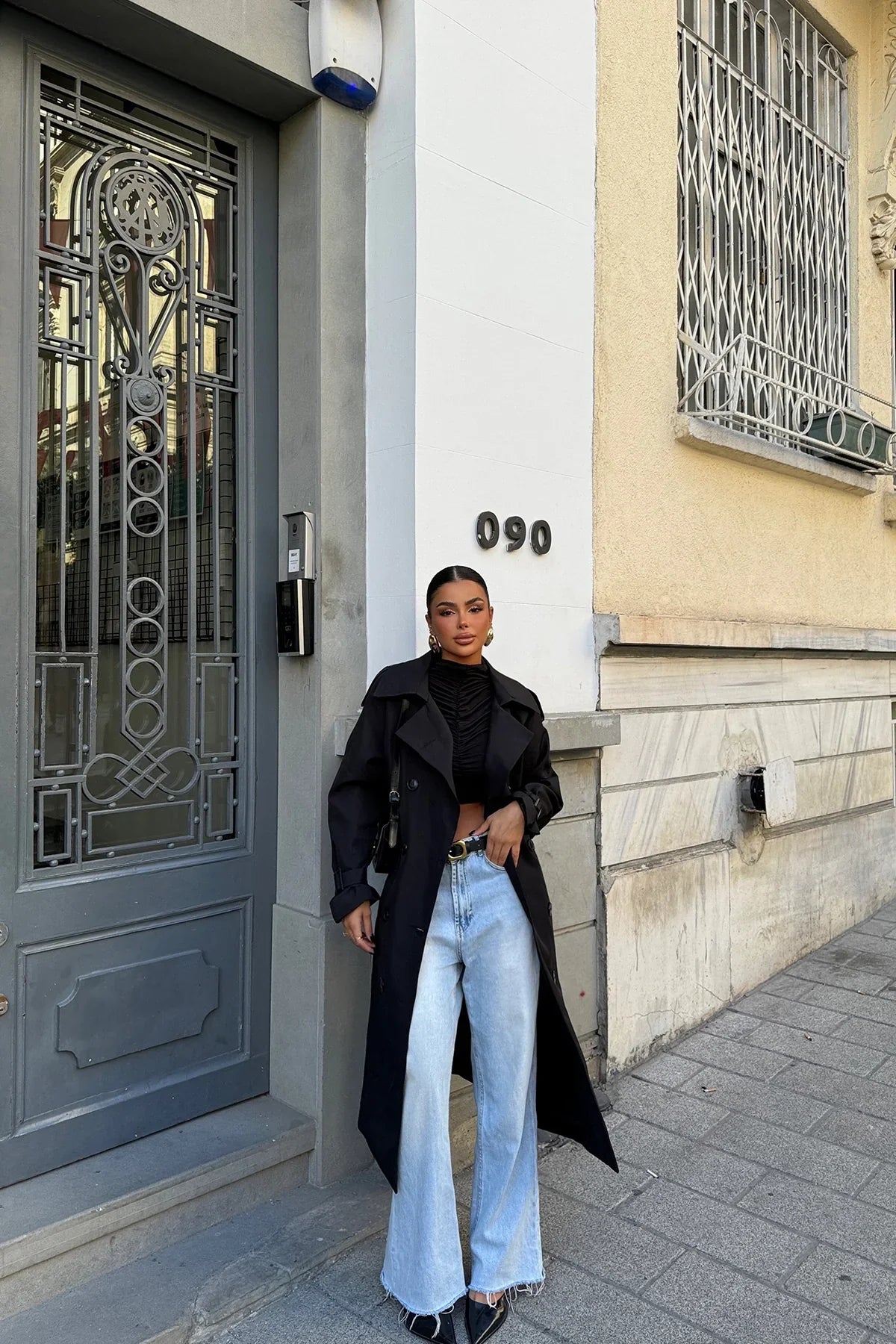 Langer schwarzer Trenchcoat – Klassisches und elegantes Design | Zeitloser Damenmantel