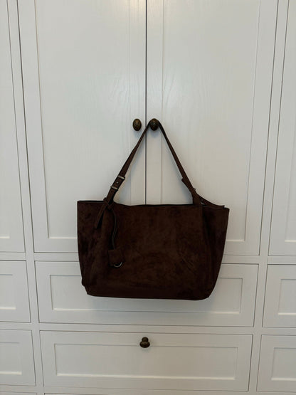 Mira™ Wildleder-Umhängetasche – Luxuriöse braune Wildleder-Umhängetasche | Becker's Amsterdam™