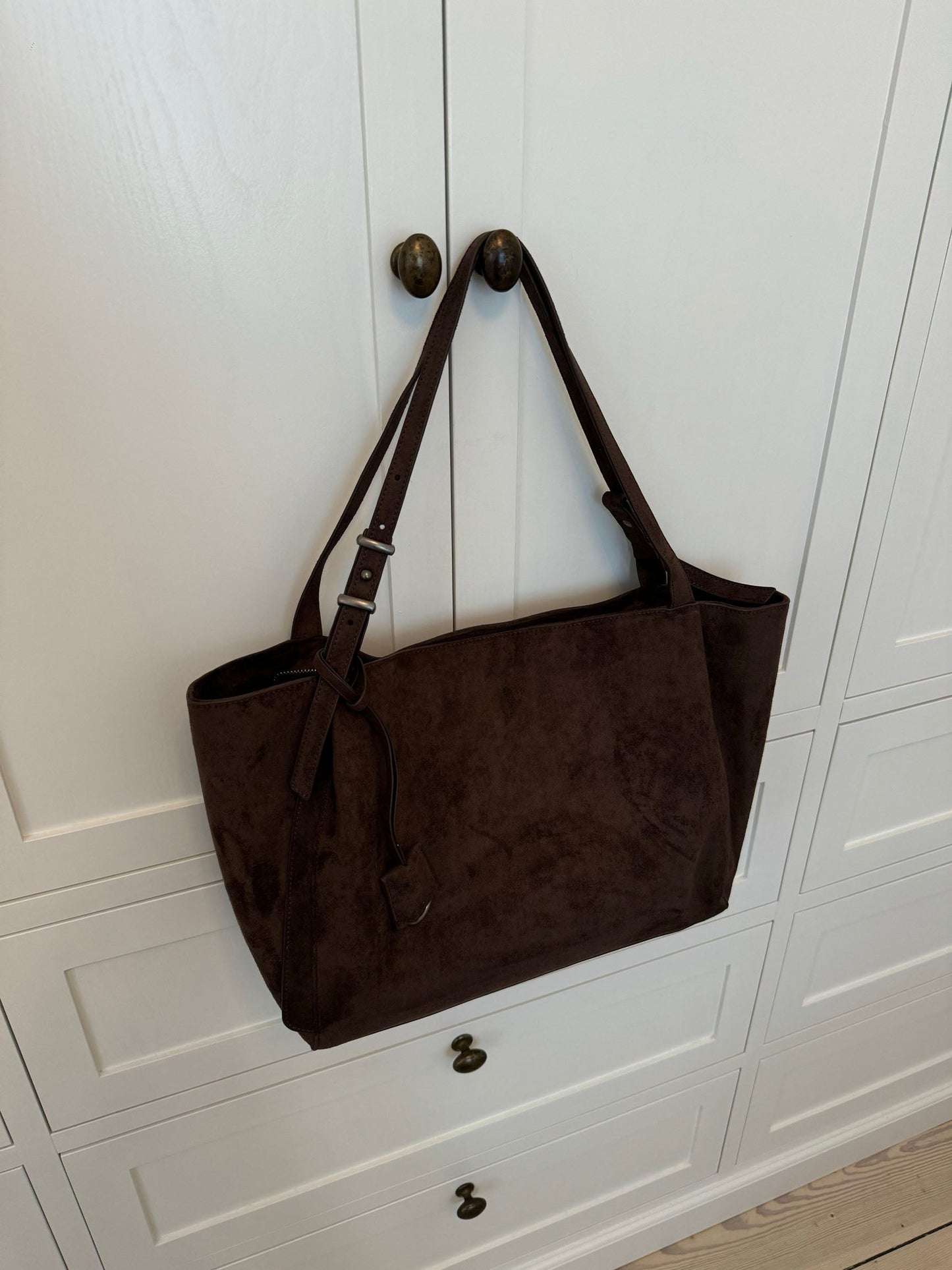 Mira™ Wildleder-Umhängetasche – Luxuriöse braune Wildleder-Umhängetasche | Becker's Amsterdam™