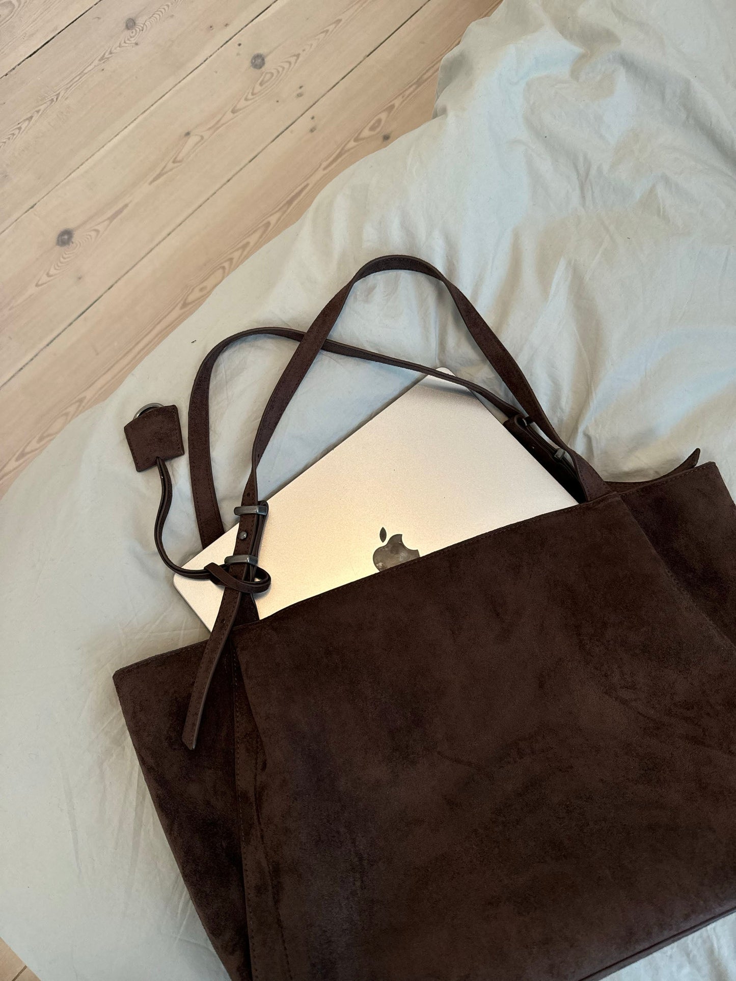 Mira™ Wildleder-Umhängetasche – Luxuriöse braune Wildleder-Umhängetasche | Becker's Amsterdam™