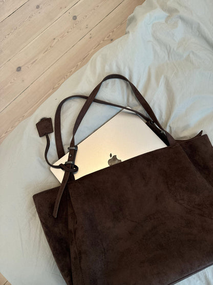 Mira™ Wildleder-Umhängetasche – Luxuriöse braune Wildleder-Umhängetasche | Becker's Amsterdam™