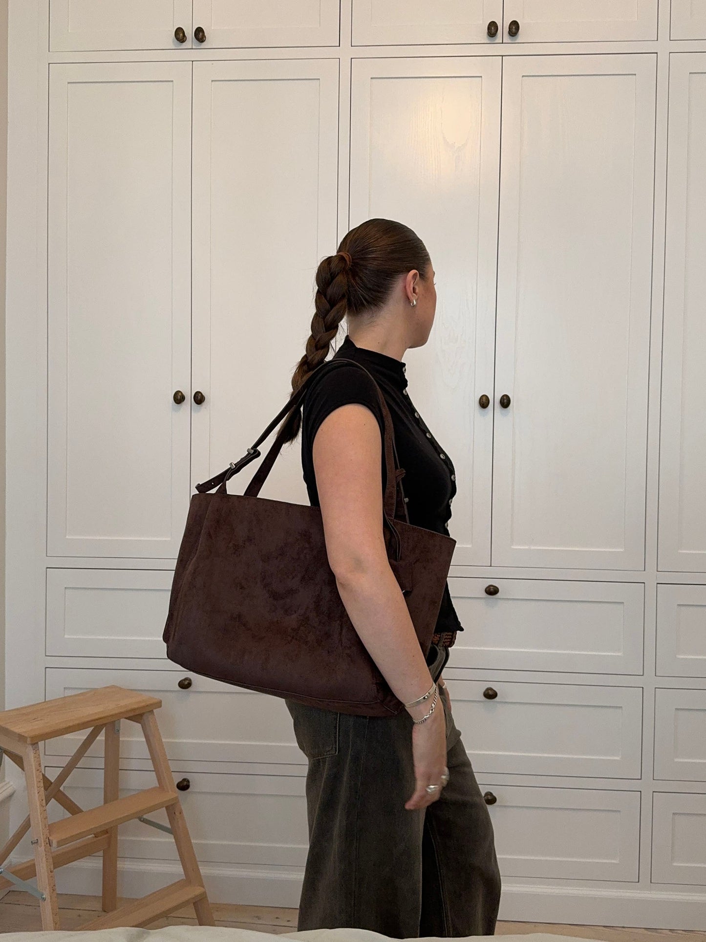 Mira™ Wildleder-Umhängetasche – Luxuriöse braune Wildleder-Umhängetasche | Becker's Amsterdam™