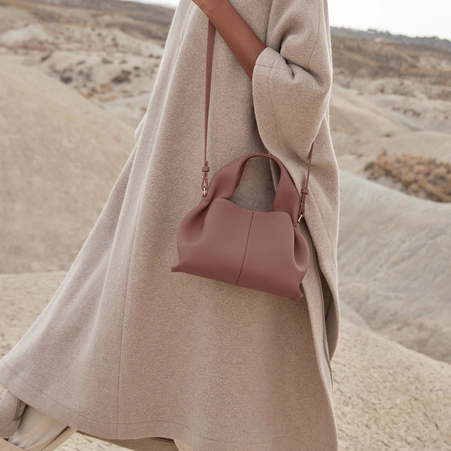 Inara Handbag | Becker’s Amsterdam™ – styled outfit met luxe Inara tas