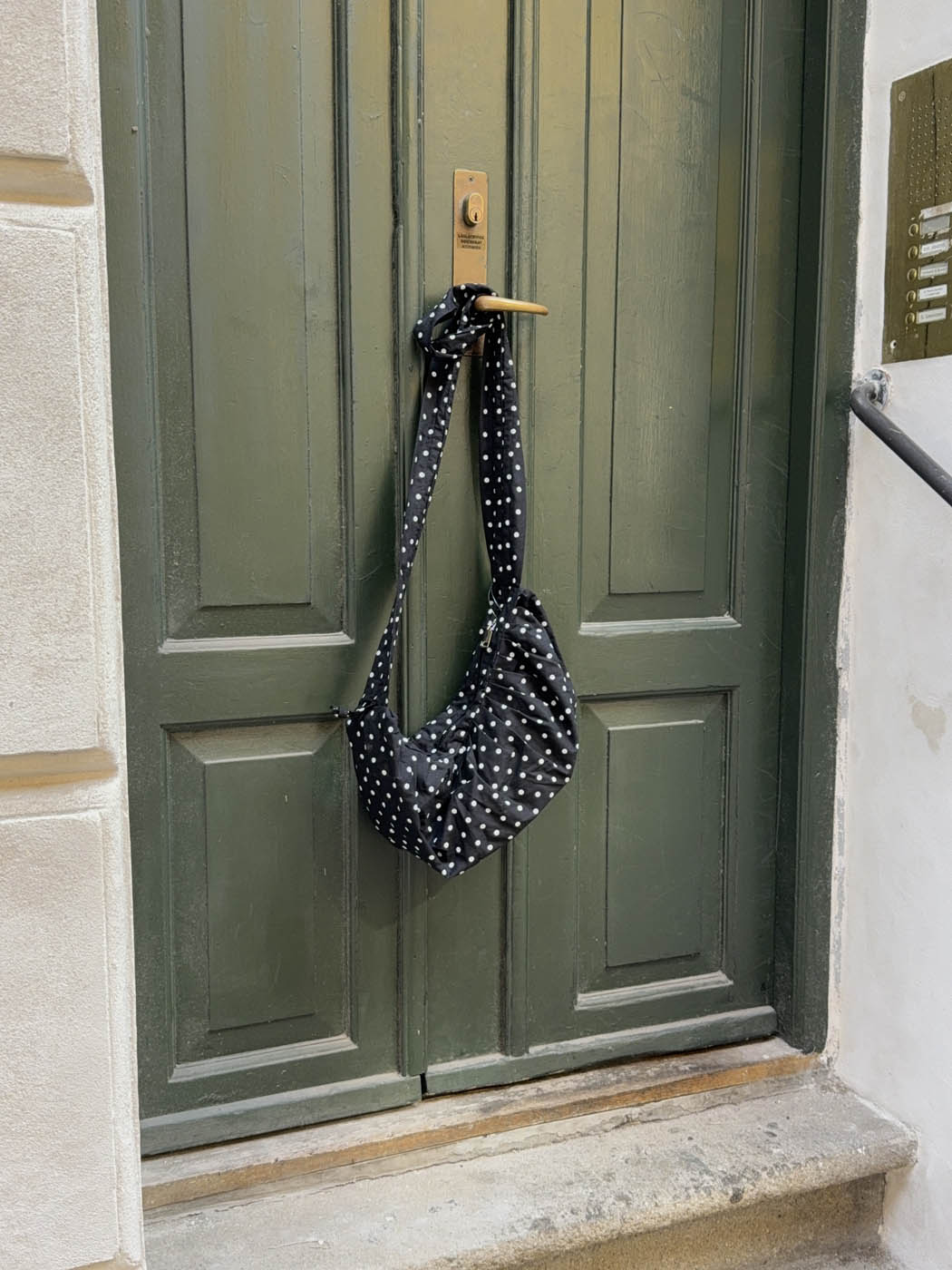 Celeste™ Polka Dot Bag – Stilvolle schwarz-weiß gepunktete Umhängetasche | Becker's Amsterdam™